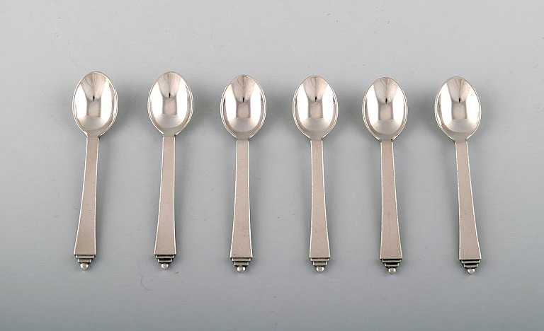 6 stk. Georg Jensen Pyramide kaffeske/mokkaske. Sterlingsølv.
Designet af Harald Nielsen 1933-44.