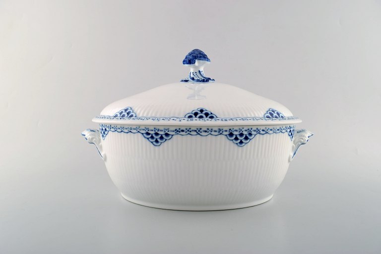 Royal Copenhagen blåmalet Prinsesse suppeterrin / terrin i porcelæn. 
Modelnummer 183.