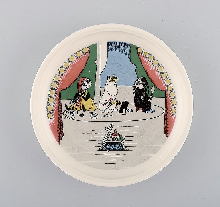 Arabia, Finland. Tallerken i porcelæn med motiv fra Mumitroldene. Sent 
1900-tallet.