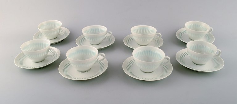 Freidl Holzer Kjellberg for Arabia. Complete 8 person coffee service in rice 
porcelain. Mid 20th century.
