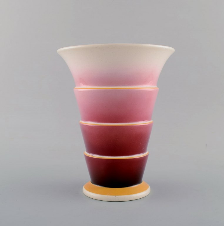 Villeroy & Boch art deco fajance vase i lilla og lyserøde nuancer. 1930/40