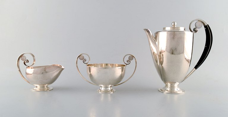Johan Rohde for Georg Jensen. "Schilling" coffee set in sterling silver with 
ebony handle. Dated 1933-1944.