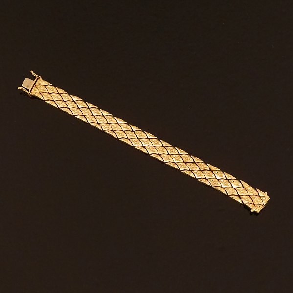 An 18ct gold bracelet. L: 19,5cm. W: 33,5gr