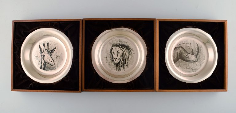 Bernard Buffet, 1928-1999. Three annual plates in sterling silver with engraved 
animal motifs. Dated 1975-77.