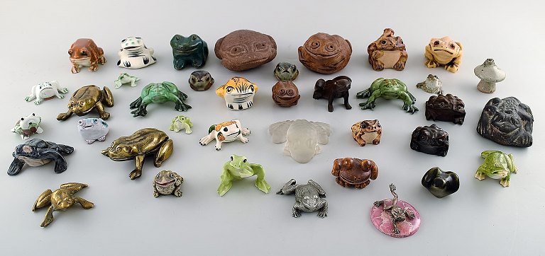 Scandinavian design. A collection of 38 frogs in brass, glazed ceramics and art 
glass. 1960 / 70