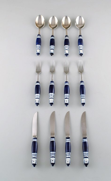 Bjørn Wiinblad for Rosenthal. Complete Siena grill cutlery / service for four 
people.
