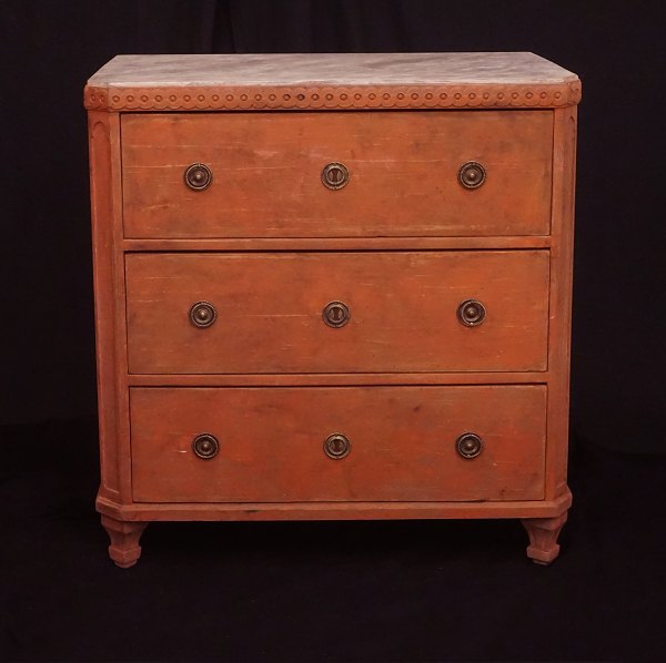 Red decorated Gustavian style chest of drawers. Sweden circa 1880. H: 85cm. Top: 
46x79cm