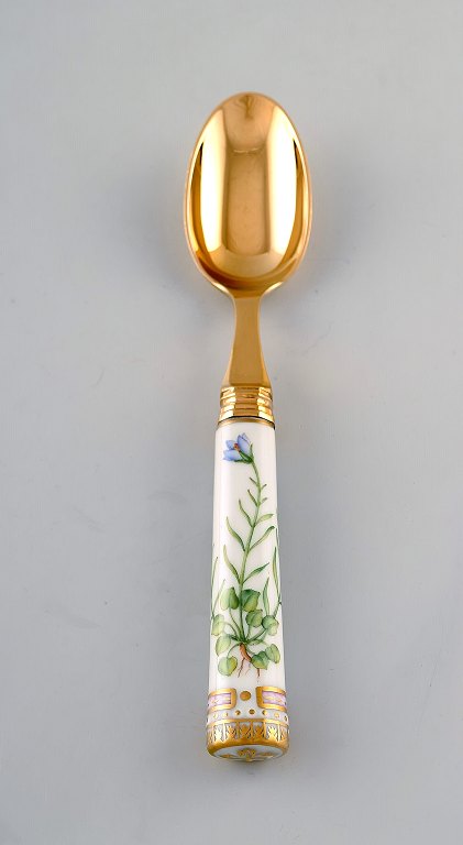 Georg Jensen for Royal Copenhagen. "Flora Danica" dinner spoon of gold plated 
sterling silver. Porcelain handle decorated in colors and gold with flowers.