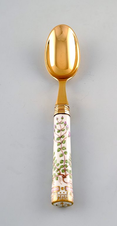 Georg Jensen for Royal Copenhagen. "Flora Danica" dinner spoon of gold plated 
sterling silver. Porcelain handle decorated in colors and gold with flowers.