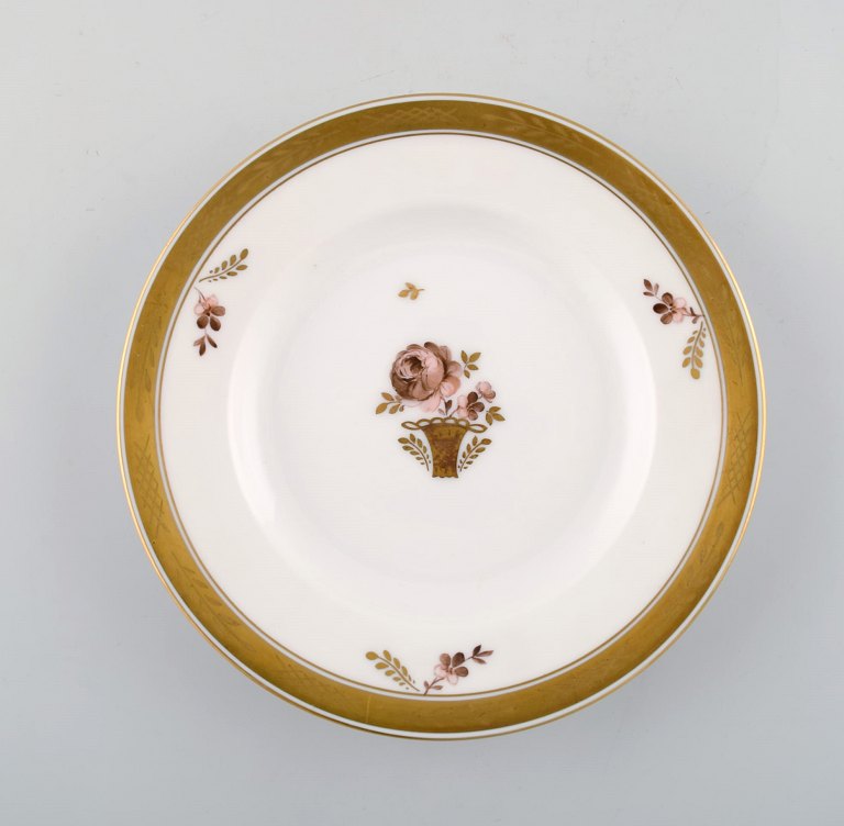 Royal Copenhagen. "Golden basket" plate with gold edge. Mid 20th century.