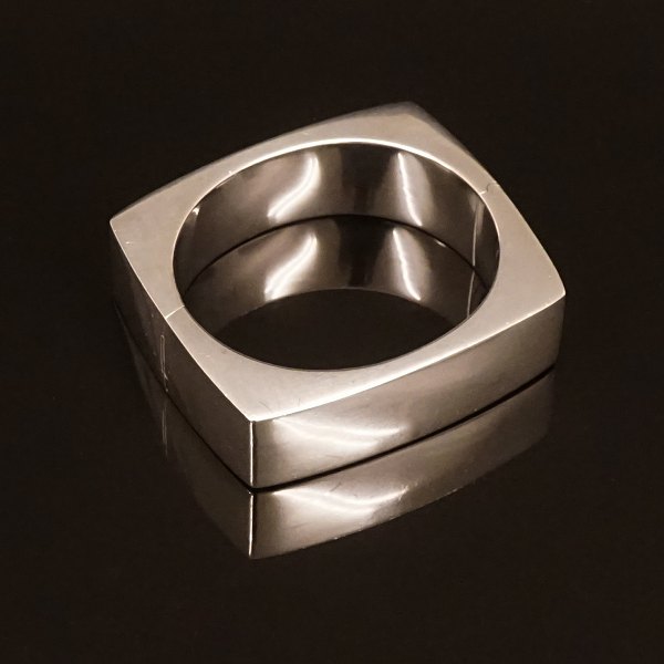 Hans Hansen, Denmark: A sterlingsilver bangle. Inner size: 5,3x6cm