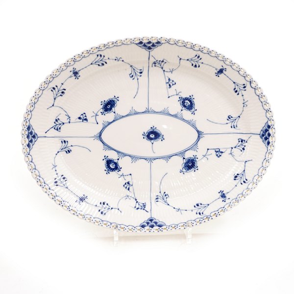 Royal Copenhagen: A large oval blue fluted full lace plate. #1/1148. L: 36,5cm