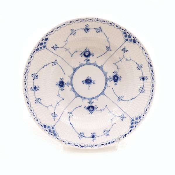 Royal Copenhagen: A small blue fluted half lace soup plate.
#1/659.
D: 23,5cm