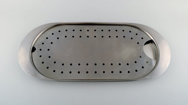 Arne Jacobsen for Stelton. Large "Cylinda Line" fish dish in stainless steel. 
1970