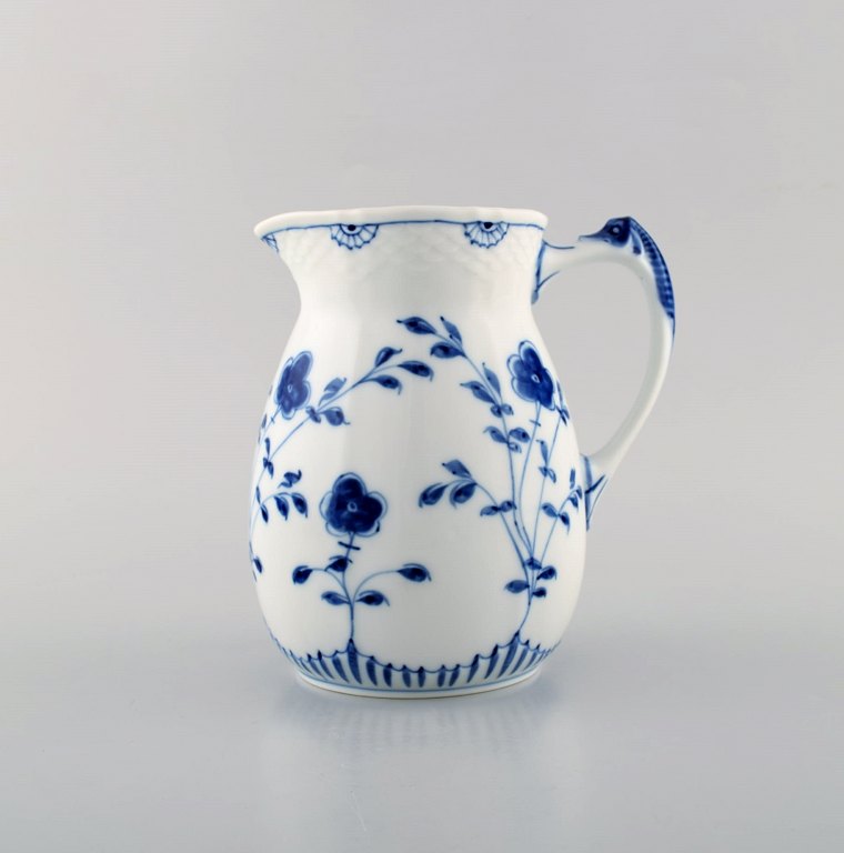 Bing & Grøndahl / B&G, "Sommerfugl". Kande i håndmalet porcelæn.
Modelnummer: 85.