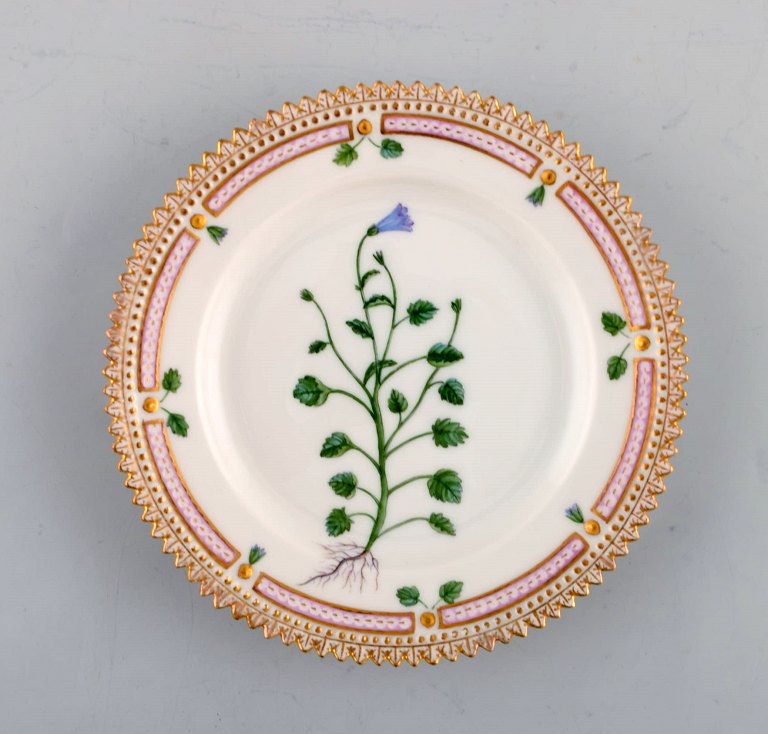 Royal Copenhagen Flora Danica dessert plate.
Hand painted in highest quality.