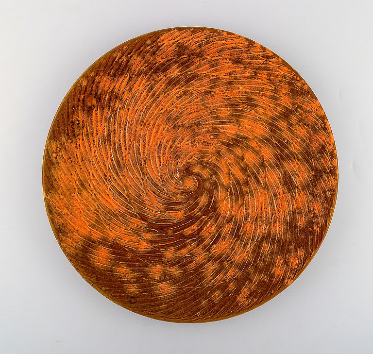 Svend Hammershøi for Kähler, Denamrk. Dish in glazed stoneware. Beautiful orange 
uranium glaze. 1930 / 40