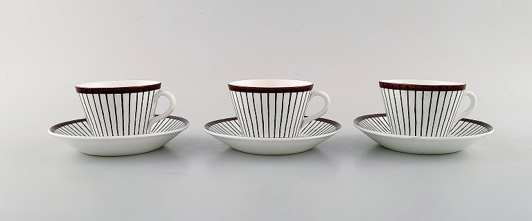 Stig Lindberg for Gustavsberg. Three "Spisa Ribb" coffee cups with saucers. 1950 
/ 60