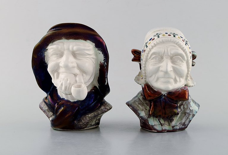 Michael Andersen keramik fra Bornholm.
2 hoveder, nationaldragt, håndmalet.