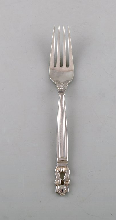 Georg Jensen "Konge" frokostgaffel i sterlingsølv. Dateret efter 1944. 2 stk på 
lager.