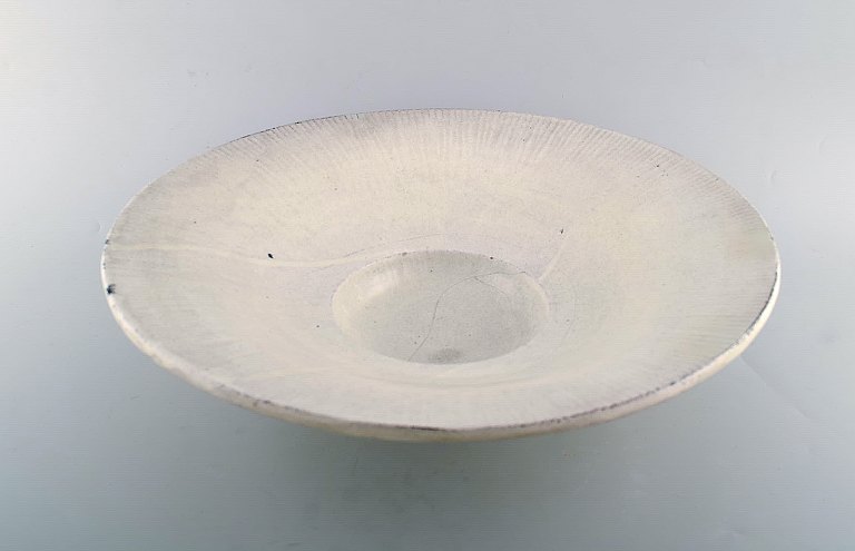 Svend Hammershøi for Kähler, HAK. Very large bowl in glazed stoneware. Beautiful 
gray black double glaze. Rare model, 1930s / 40