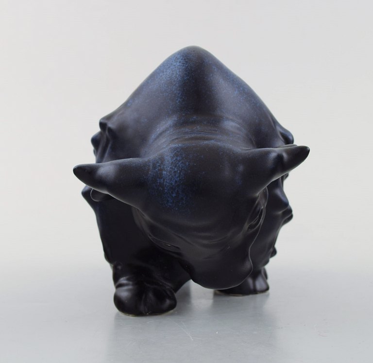 FEJ (Folke and Elsa Jernberg), Sweden. Bull in glazed ceramics. Beautiful glaze 
in black and blue shades. 1960 / 70