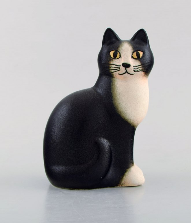 Lisa Larson for K-Studion / Gustavsberg. Cat in glazed ceramics. Late 20th 
century.