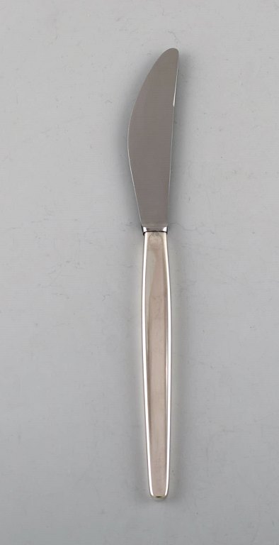 Tias Eckhoff for Georg Jensen. "Cypress" large lunch knife in sterling silver 
and stainless steel.