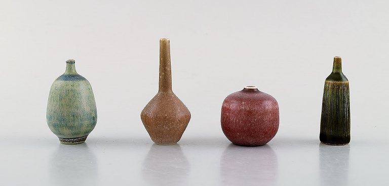 John Andersson for Höganäs. Fire miniature vaser i glaseret keramik. 1970