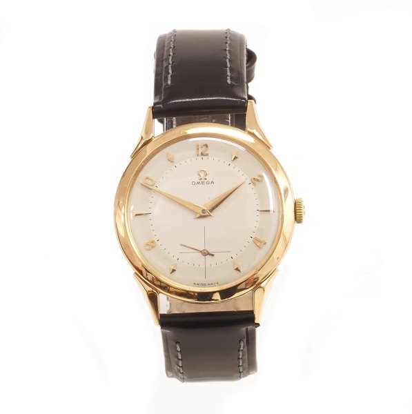 A 14kt gold Omega watch. Calibre 266. Circa 1951-52. D: 34mm