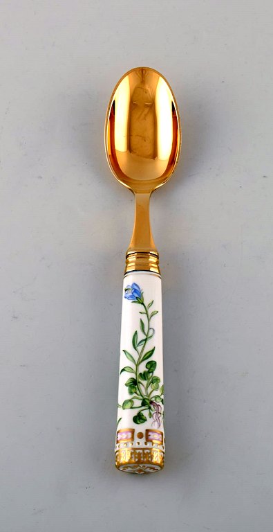 Georg Jensen for Royal Copenhagen. "Flora Danica" dinner spoon of gold plated 
sterling silver. Porcelain handle decorated in colors and gold with flowers.
