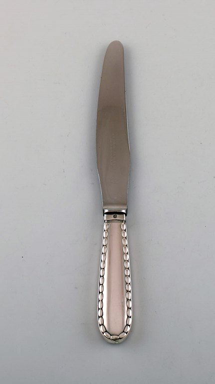 Georg Jensen Perle middagskniv i sterlingsølv og rustfrit stål. Dateret 
1915-1930. Seks stk på lager.
