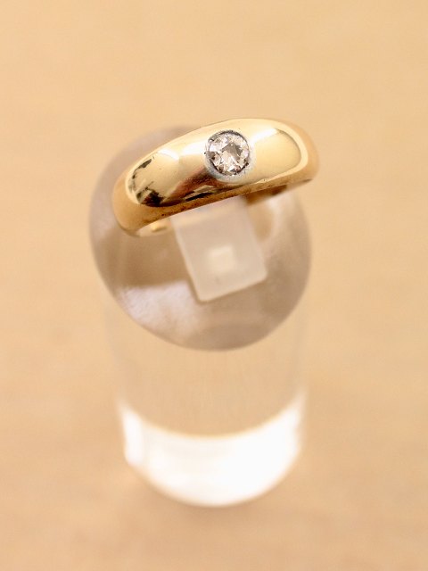 14 carat gold ring size 56 with approx. 0.20 carat diamond