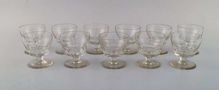 Baccarat, France. 11 facet cut art deco glasses. Art glass, 1930 / 40s.
