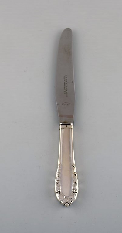 Georg Jensen "Liljekonval" middagskniv i sterlingsølv og rustfrit stål. Dateret 
1933-44. Tre stk på lager.
