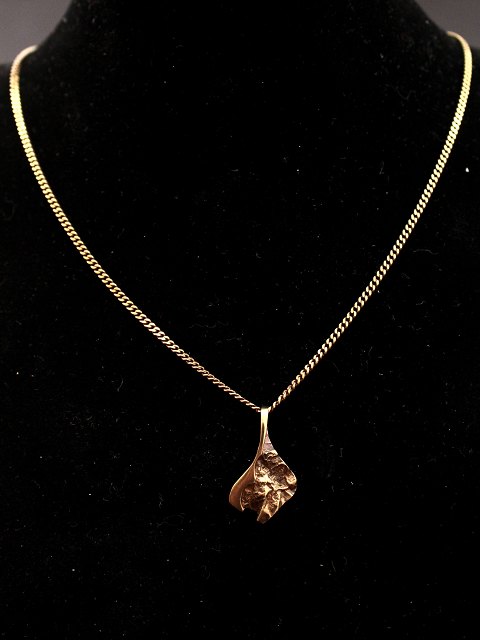 8 carat gold necklace 42.5 cm. and pendants