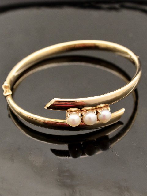 Bernhard Hertz 14 carat gold bracelet with 3 genuine pearl