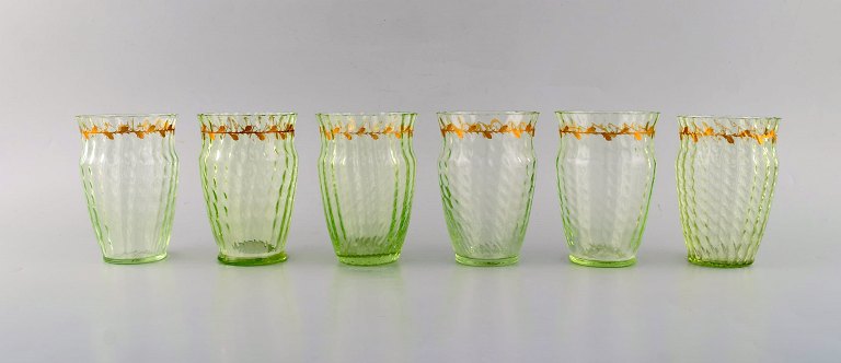 Emile Gallé (1846-1904). Six early and rare glasses in mouth-blown light green 
art glass with hand-painted gold decorations in the form of leaves. Museum 
quality, 1870 / 80