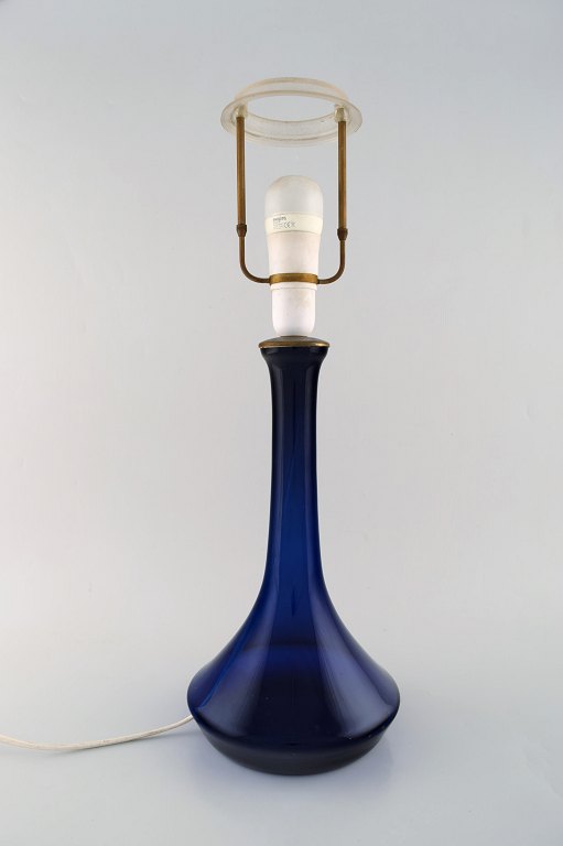 Holmegaard table lamp in royal blue art glass with brass mounting. 1960