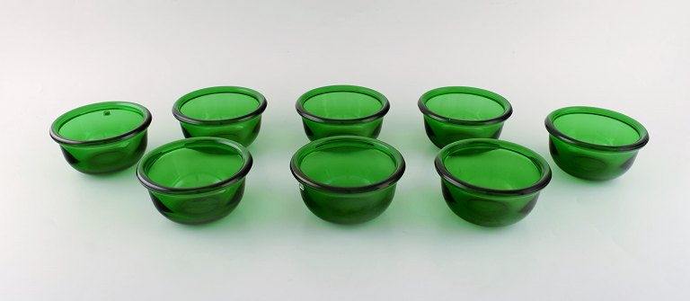 Kaj Franck for Nuutajärvi. Otte Luna skaldyrsskåle / skylleskåle i grønt 
kunstglas. 1970