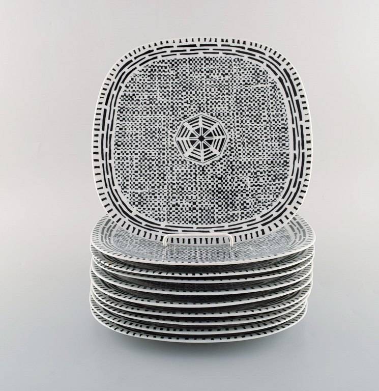 Langenthal, Schweiz. 10 Transition tallerkener i porcelæn med geometrisk 
mønster. 1960