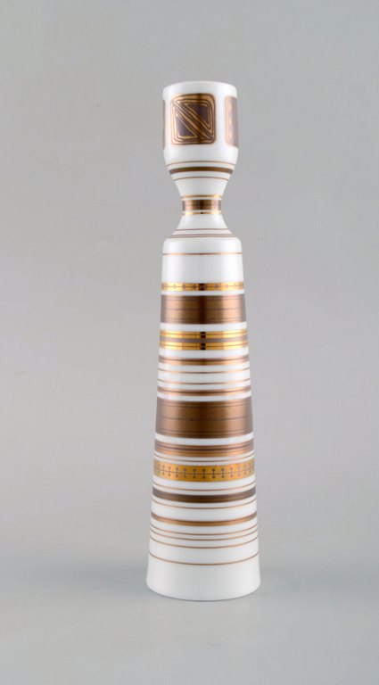 Bjørn Wiinblad for Rosenthal Studioline, quatre couleurs, Bjørn Wiinblad 
candlestick made of porcelain, decorated in gold. 1980