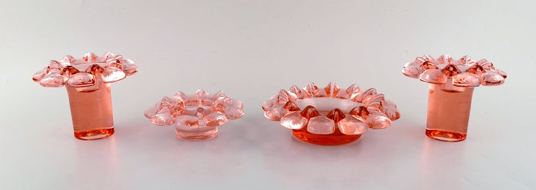 Ann and Göran Wärff for Kosta Boda. Four Krimolin candleholders in pink art 
glass. 20th century.
