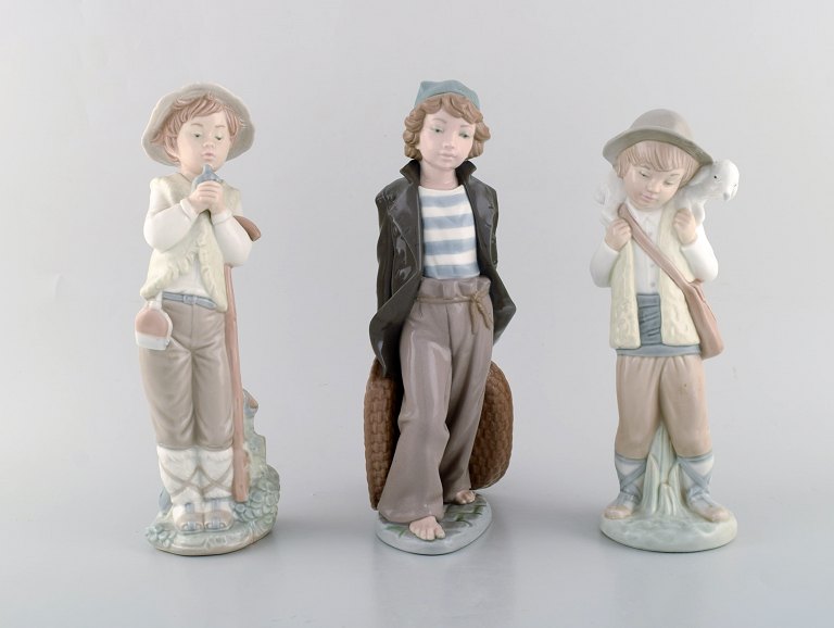 Lladro, Nao og Zaphir, Spanien. Tre porcelænsfigurer. Unge drenge. 1980