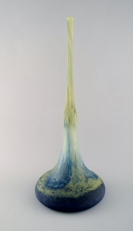 Daum, Nancy. Colossal art deco vase in mouth blown art glass. Rare form. 1920