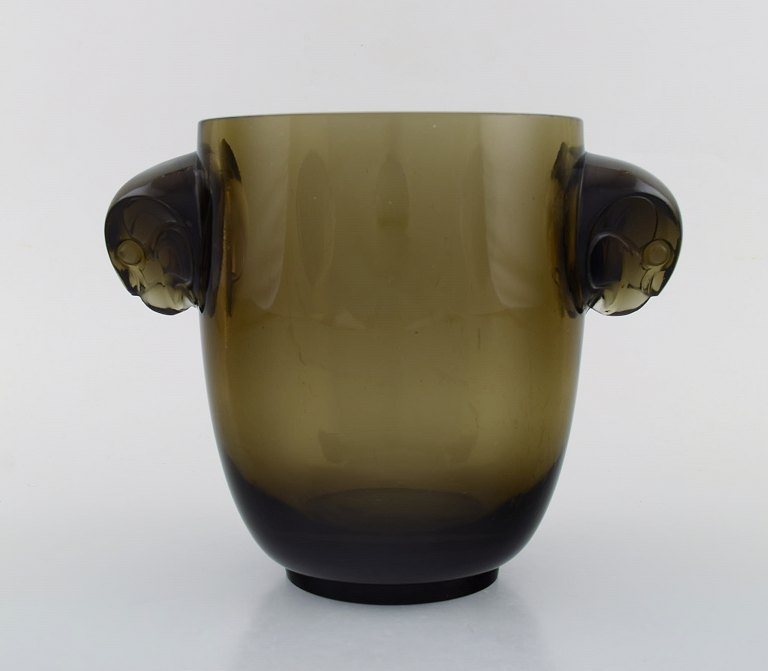 Tidlig René Lalique vase i topaz kunstglas med høge. Model 958. Ca 1925.
