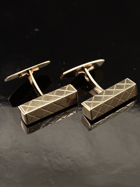 8 carat gold cufflinks