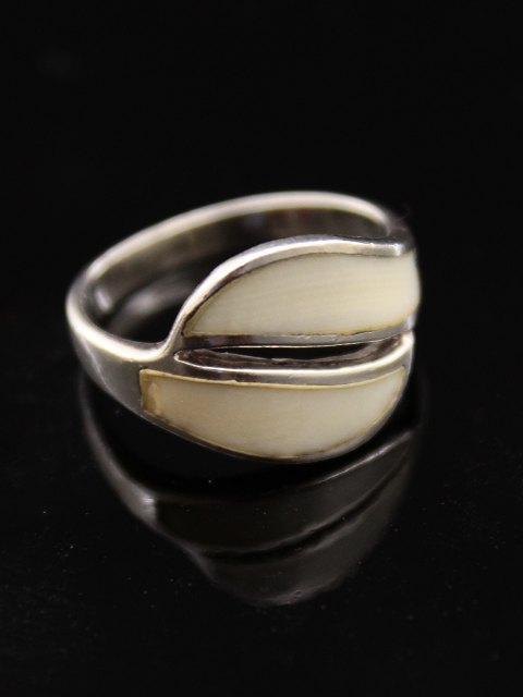 Sterling silver ring size 54 with ivory