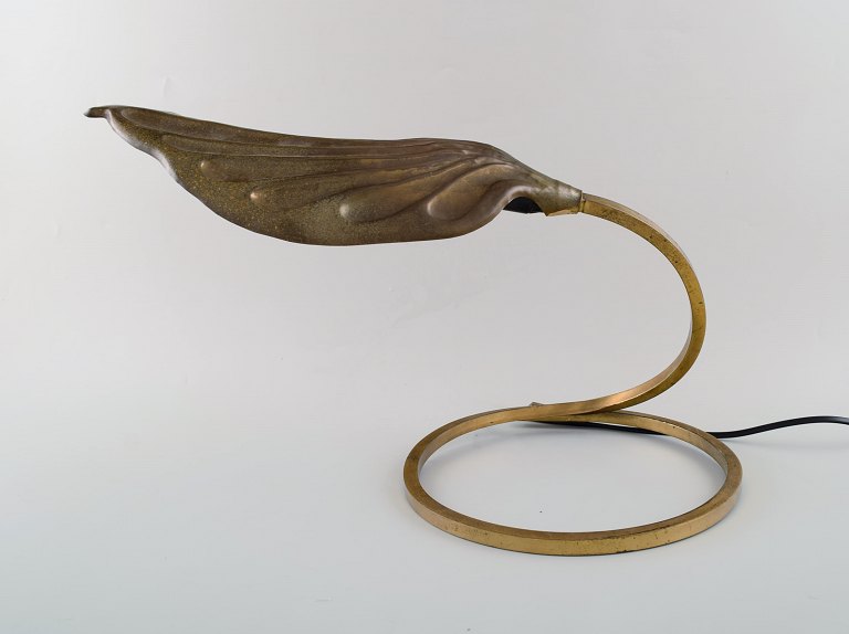 Tommaso Barbi, Italy. Leaf-shaped table lamp in brass. Mid-20th century. Italian 
design.
