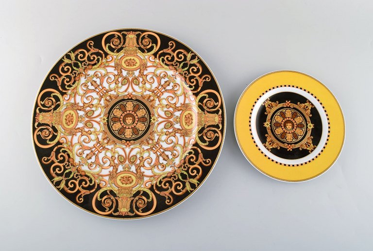 Gianni Versace for Rosenthal. Barocco dish and plate in porcelain with gold 
decoration. Late 20th century.
